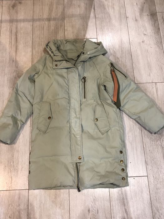 Стильний подовжений пуховик  146