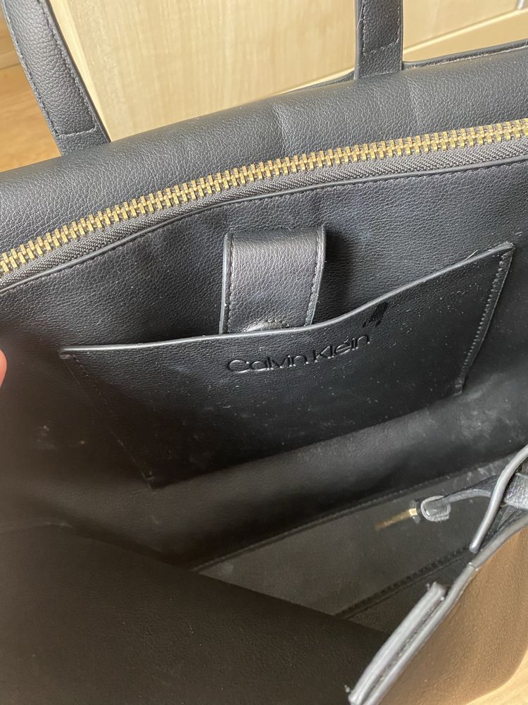 Piękna torba Calvin Klein z paskiem