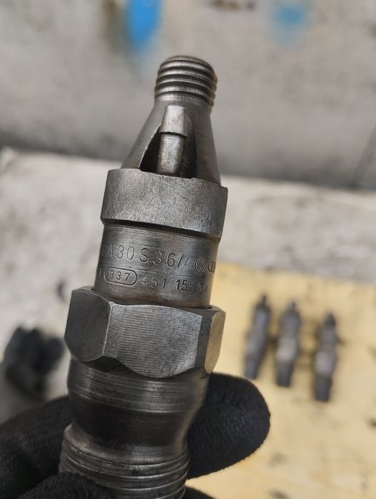 Форсунка дизельна механічна Volkswagen 068130201B 1.6td td