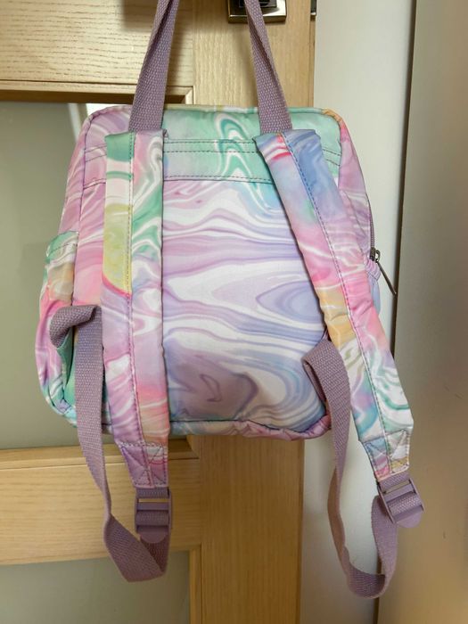 Piękny plecak w pastelowych ocieniach.