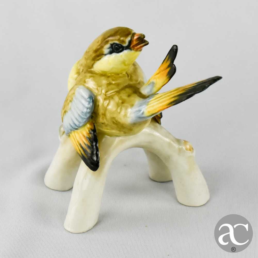 Figura de pássaro em porcelana espanhola