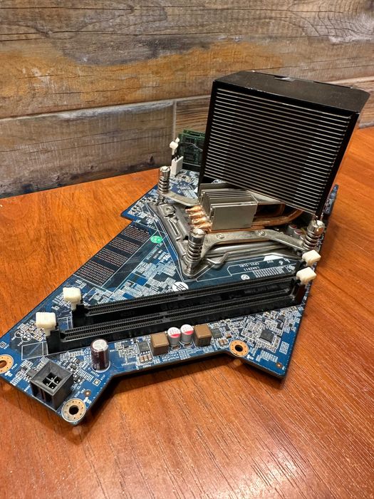 Сервер HP PCB FAB rev 1.0 s2011 /DDR3 16GB / XEON E5-1650 v1 / 72mm