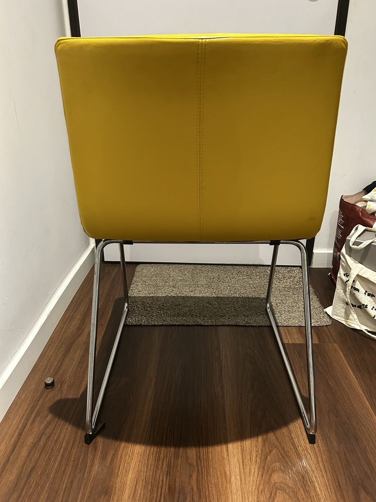Cadeira Bernhard Ikea (troco por azul)