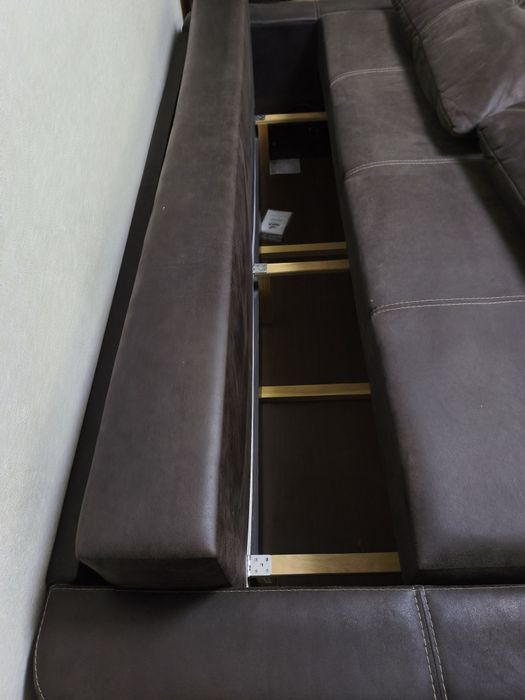 Диван книжка шоколадного кольору