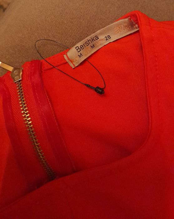 Sukienka czerwona Bershka S