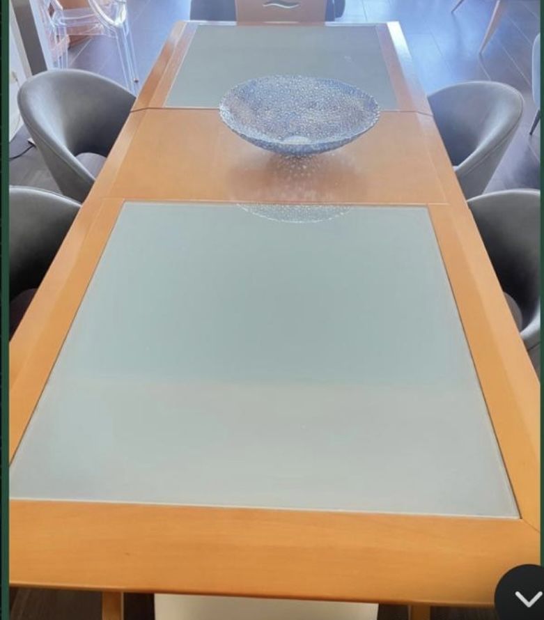 Mesa de madeira macica, design italiano, sem cadeiras! Dispenso burlas