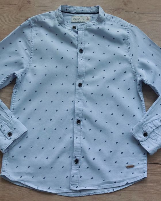 Koszula Zara 116 dł rękaw jasnoniebieska z drobnym wzorem stójką