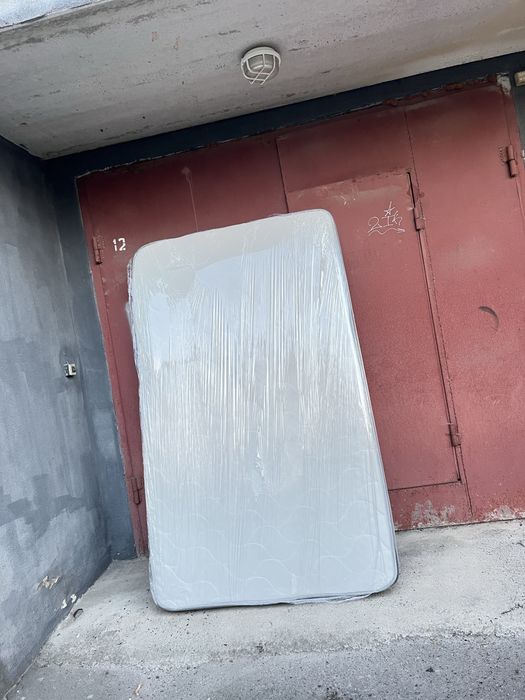 3 матраци ……………………….