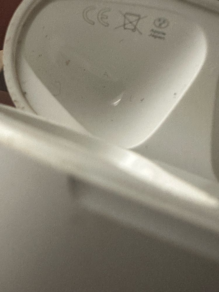 Продам Airpods в гарному стані