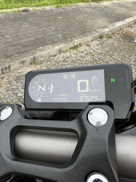 Honda CB650R 2021 - MUITO BOM Estado