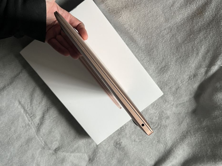 Macbook m1 8/256 gold (супер стан)