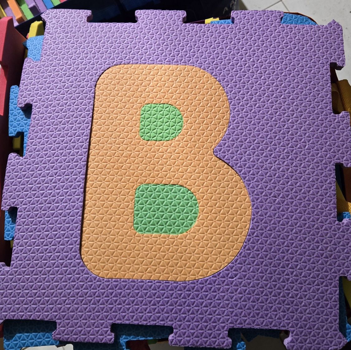 Puzzle em esponja para brincar com as crianças
