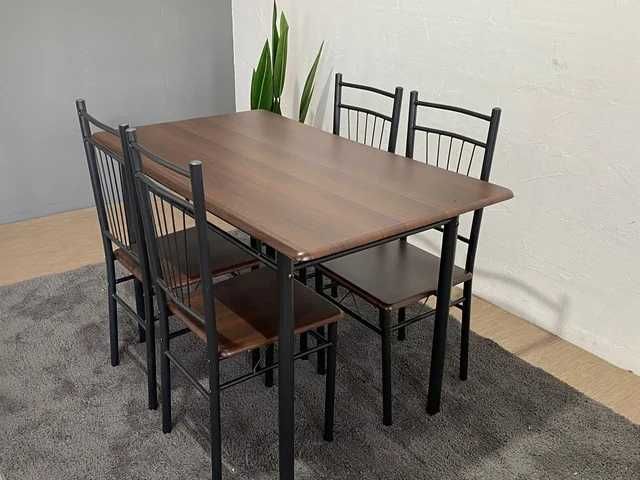 Mesa + 4 cadeiras perfeitas para restaurantes e bares