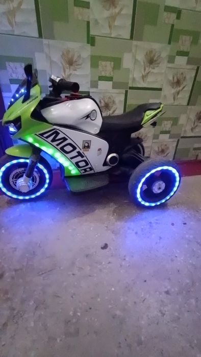 Дитячий електромотоцикол