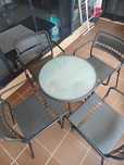 Conjunto de mesa e cadeiras