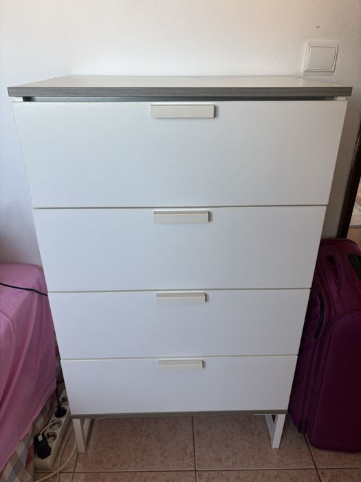 Cómoda 4 gavetas Ikea