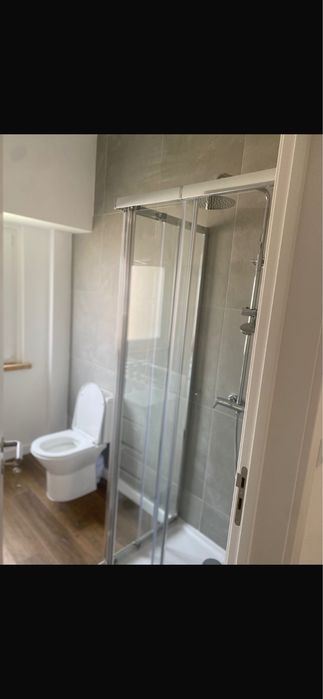 Quarto casal iluminado