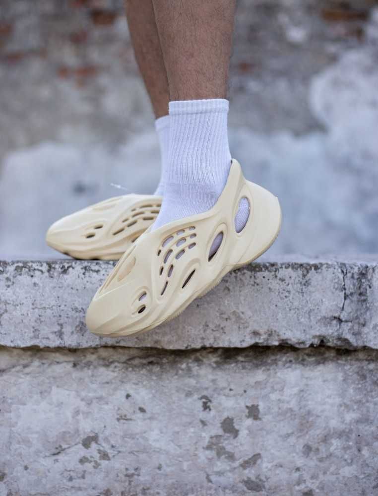 Чоловічі кросівки Adidas Yeezy Foam Runner Beige