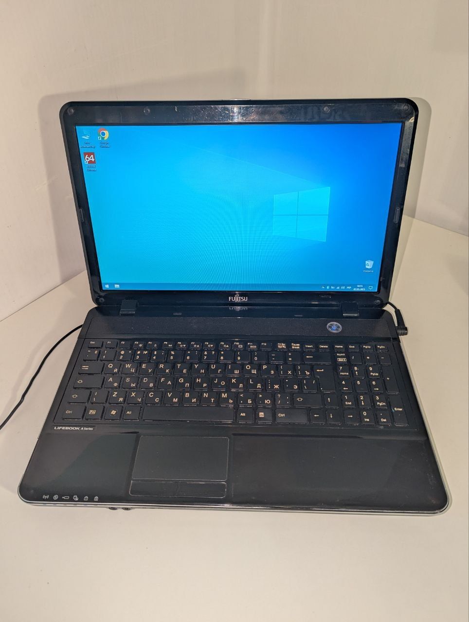 Ноутбук Fujitsu AH531, 15.6 ° , Intel Core i3 , 6gb ОЗУ , SSD