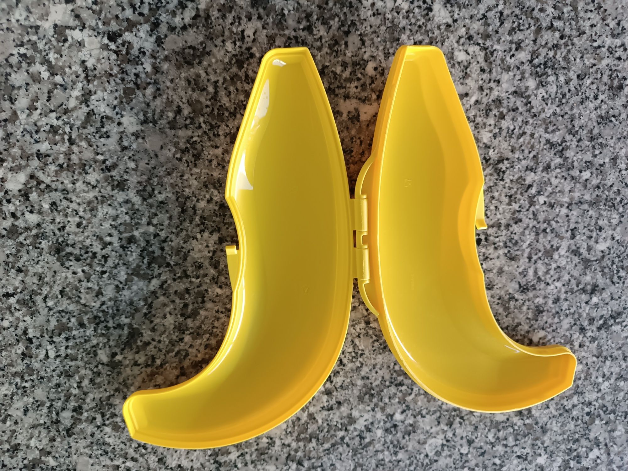 Lancheira banana tupperware