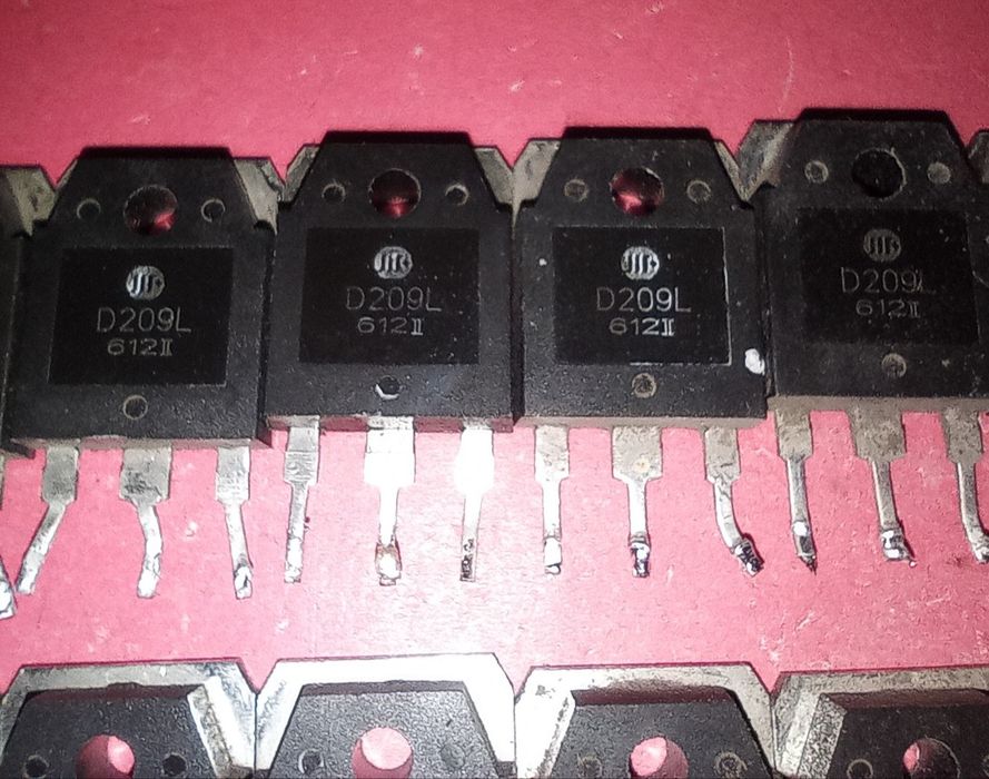 Лот 12 шт за 100 грн транзистор D209L