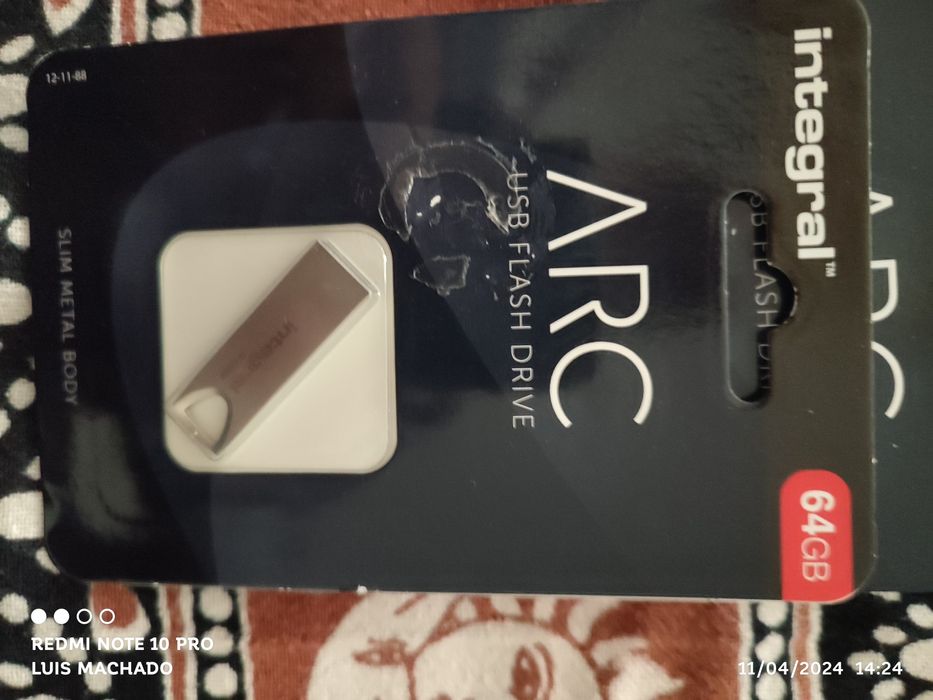 Pens and Memory Cards64584281541123124