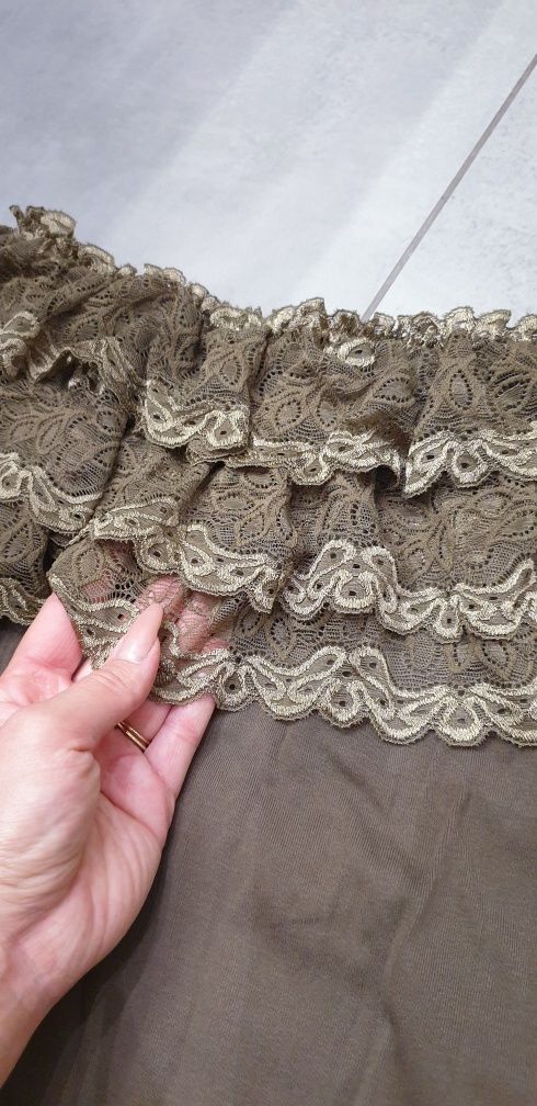 Bluzka hiszpanka z falbanami z koronką May M/L 38/40 zielona khaki