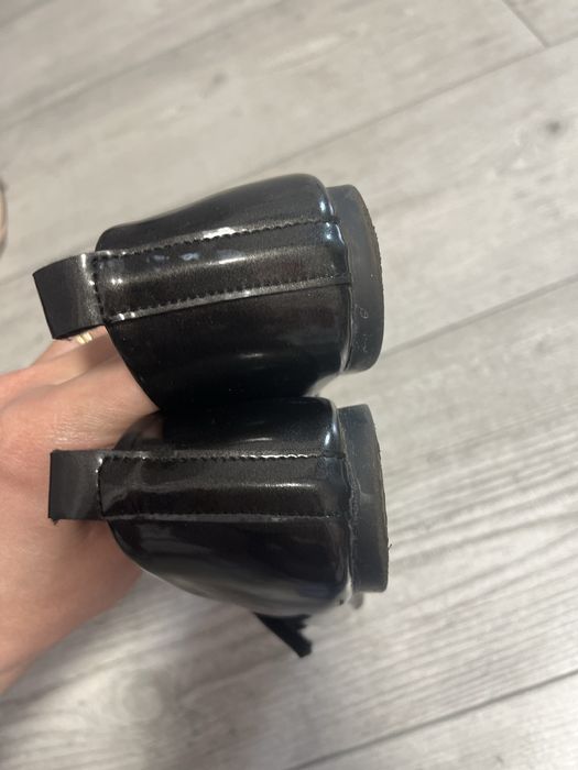 Туфлі лакові мікі стан нових