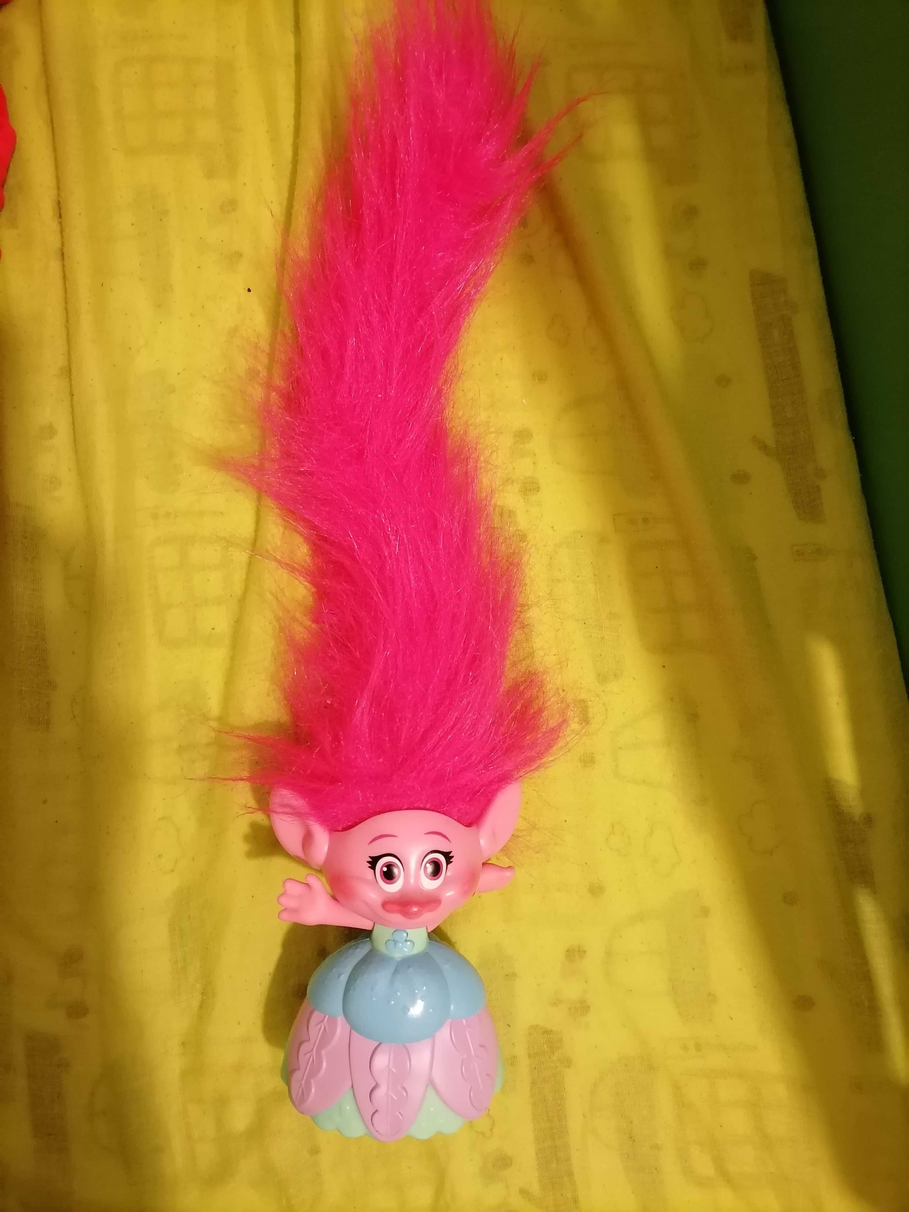 Trolle trole Królowa Poppy Popi wyjątkowa fryzura Hasbro