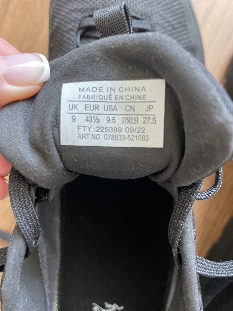 ARC'TERYX Взуття кросівки 43 розмір