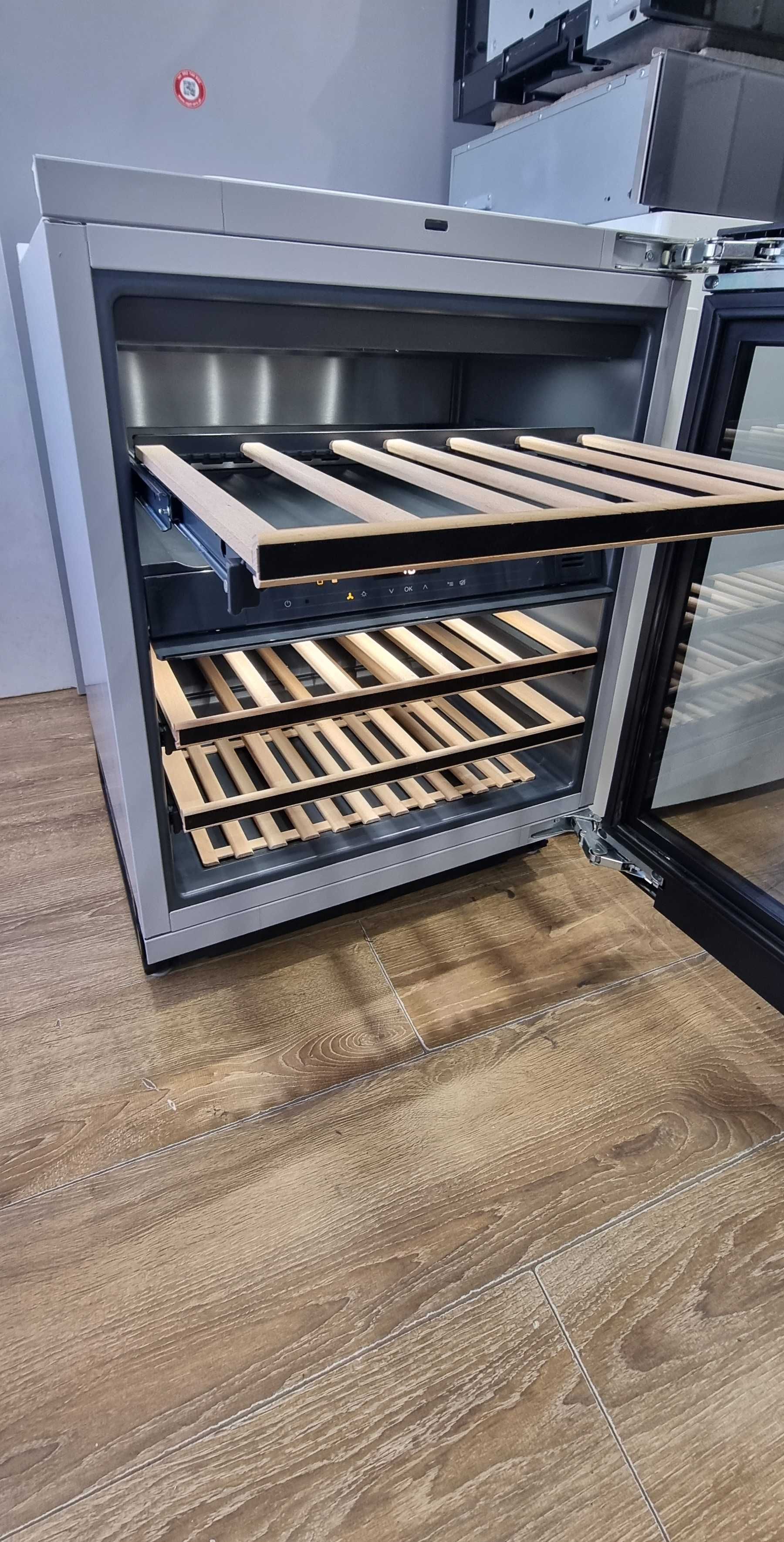 Chłodziarka do wina, winiarka do zabudowy Miele KWT 6322 UG. Push2open