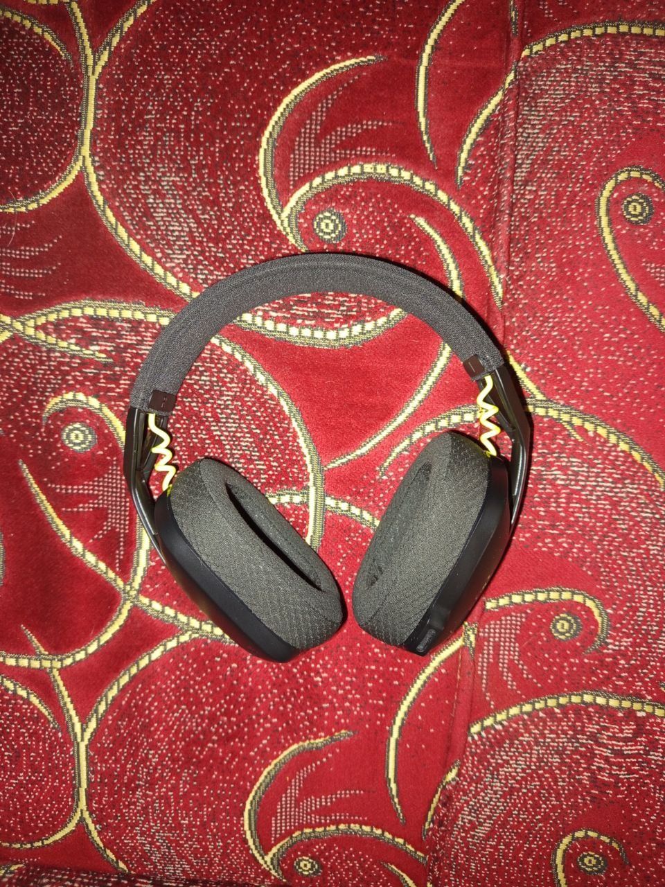 Logitech g 435 пол месяца назад покупал