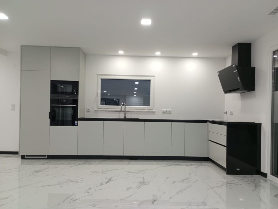 Pintura/Lacagem Profissional em Portas, Cozinhas e Roupeiros