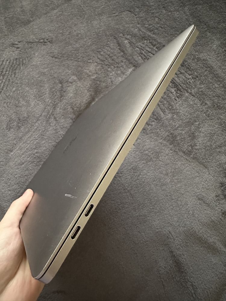 Macbook pro 15’ 2018 i7 16gb 512ssd