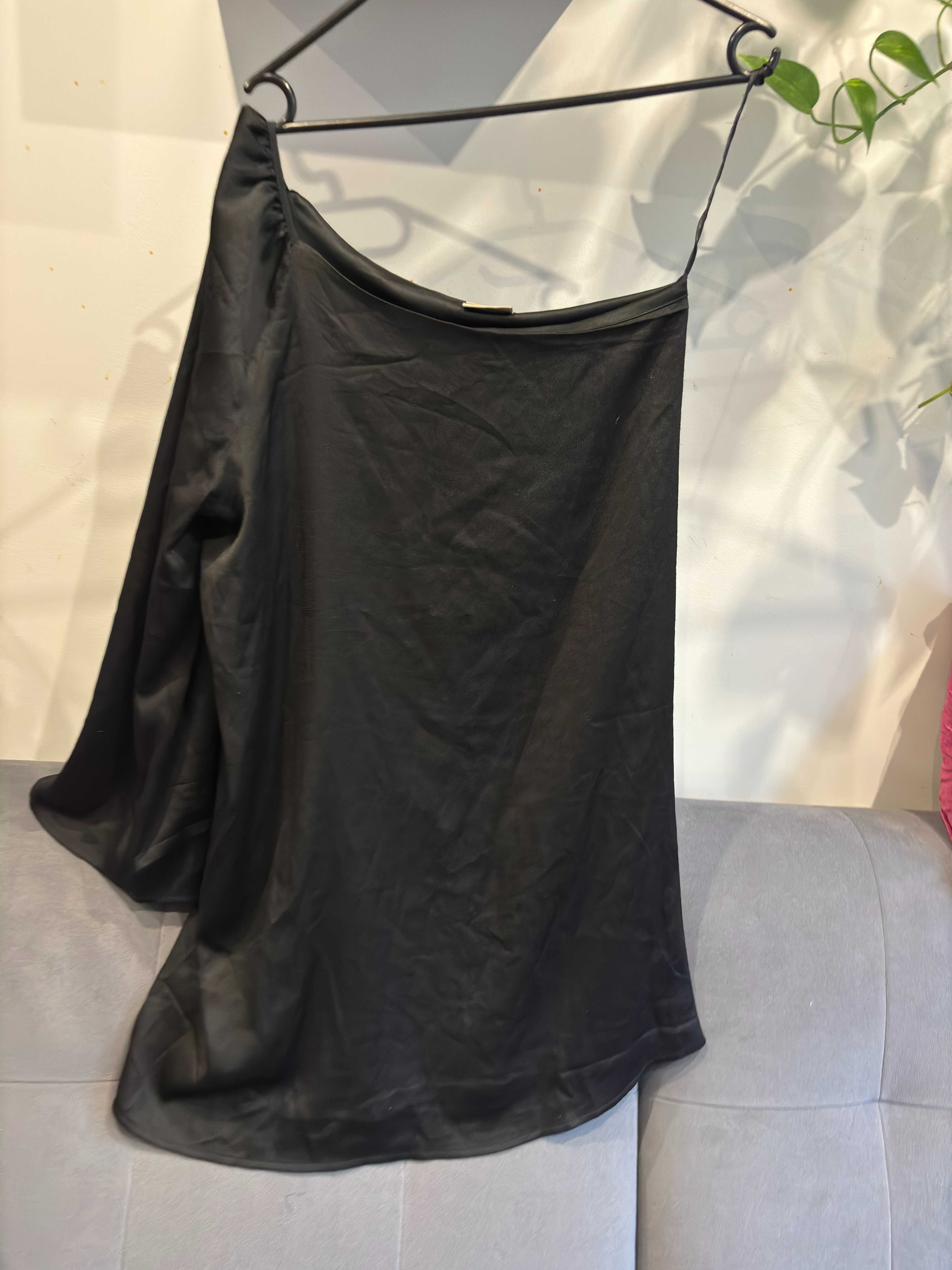 Czarna mini sukienka na jedno ramię vero moda M