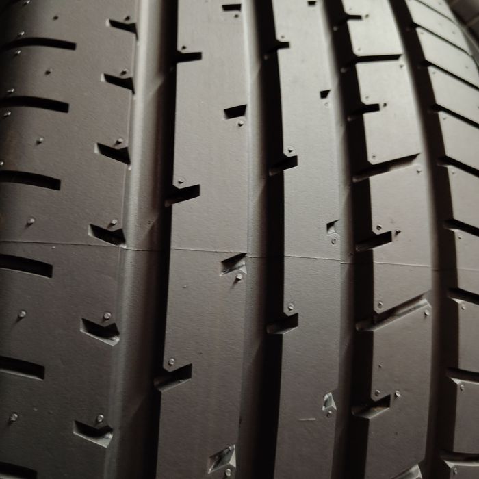 225/55/19 Sprzedam komplet opon letnich Toyo