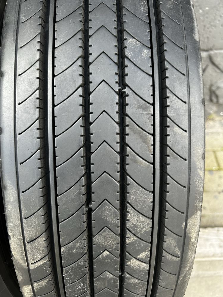 Продам два колеса на руль 235 75 R17,5 BRIDGESTONE