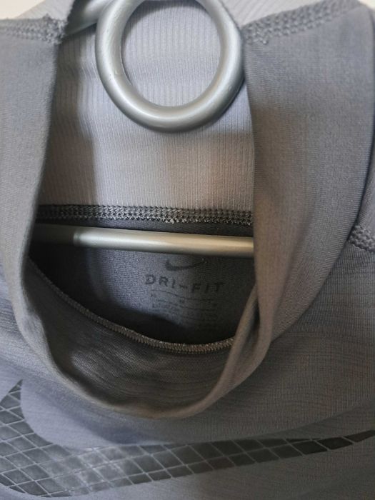 Bluzka sportowa Nike na wiek około 10 lat