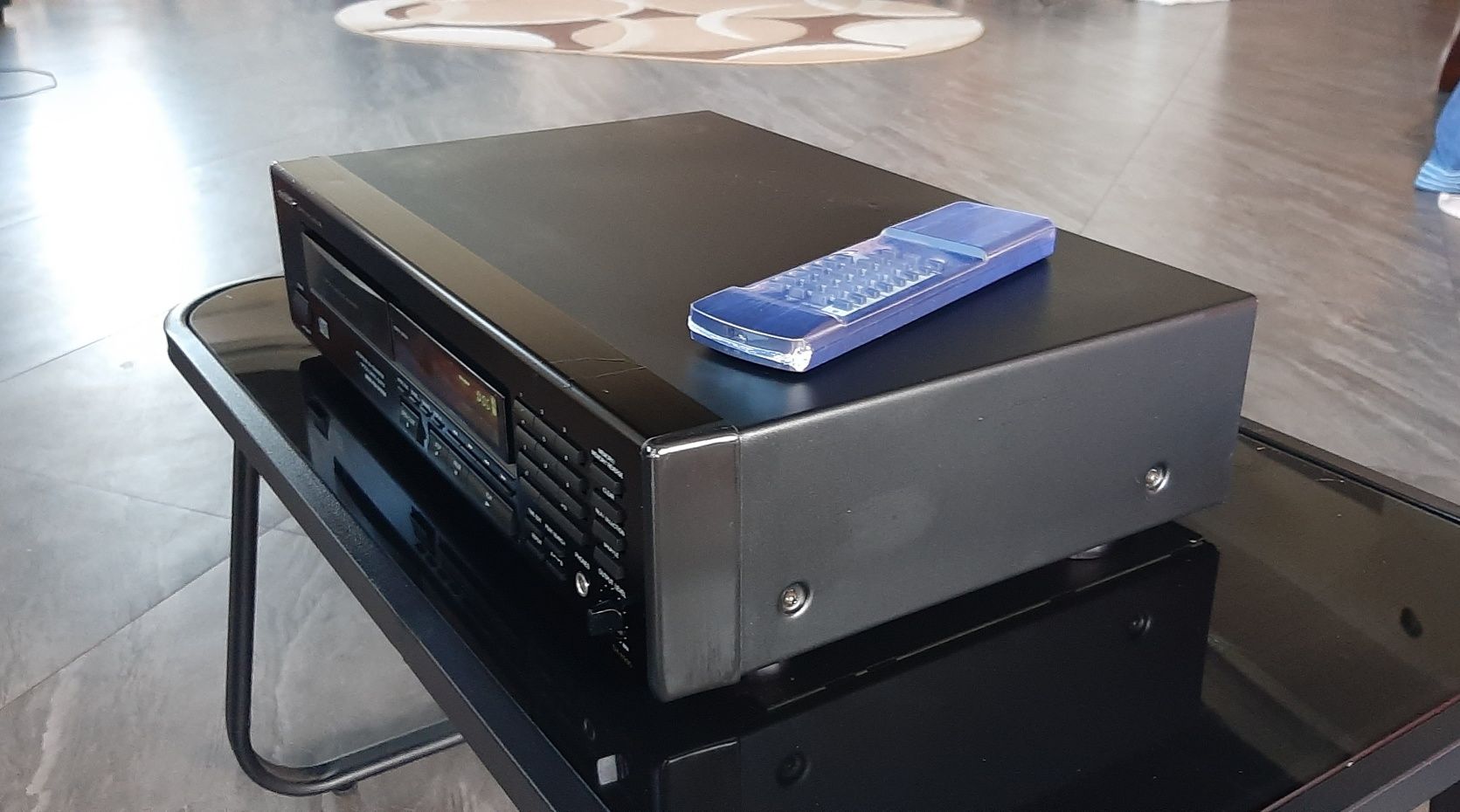 CD проигрыватель Onkyo DX 6930