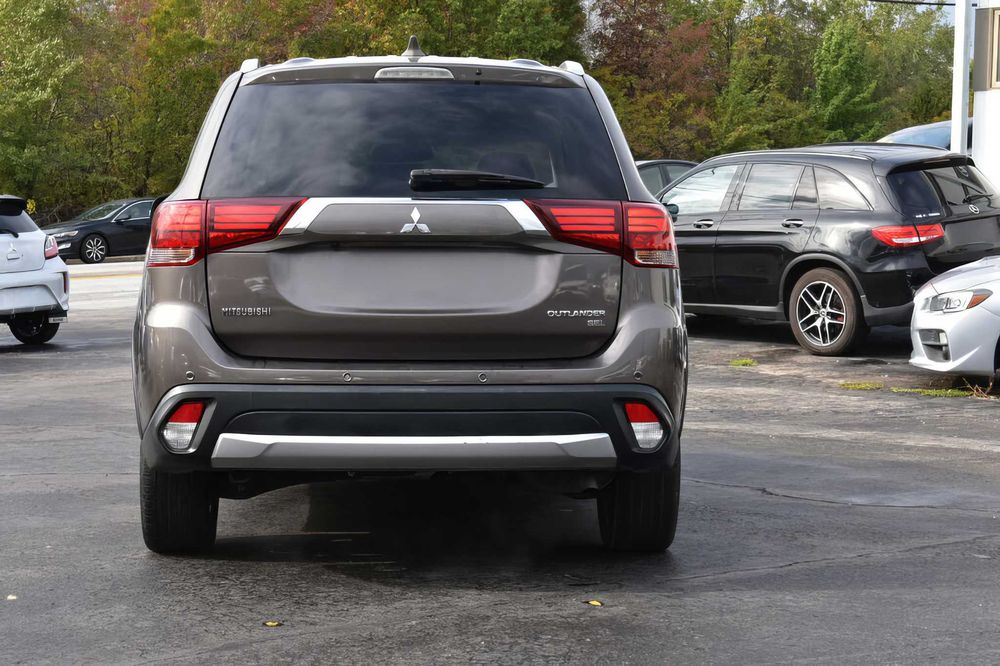 Mitsubishi Outlander      2018