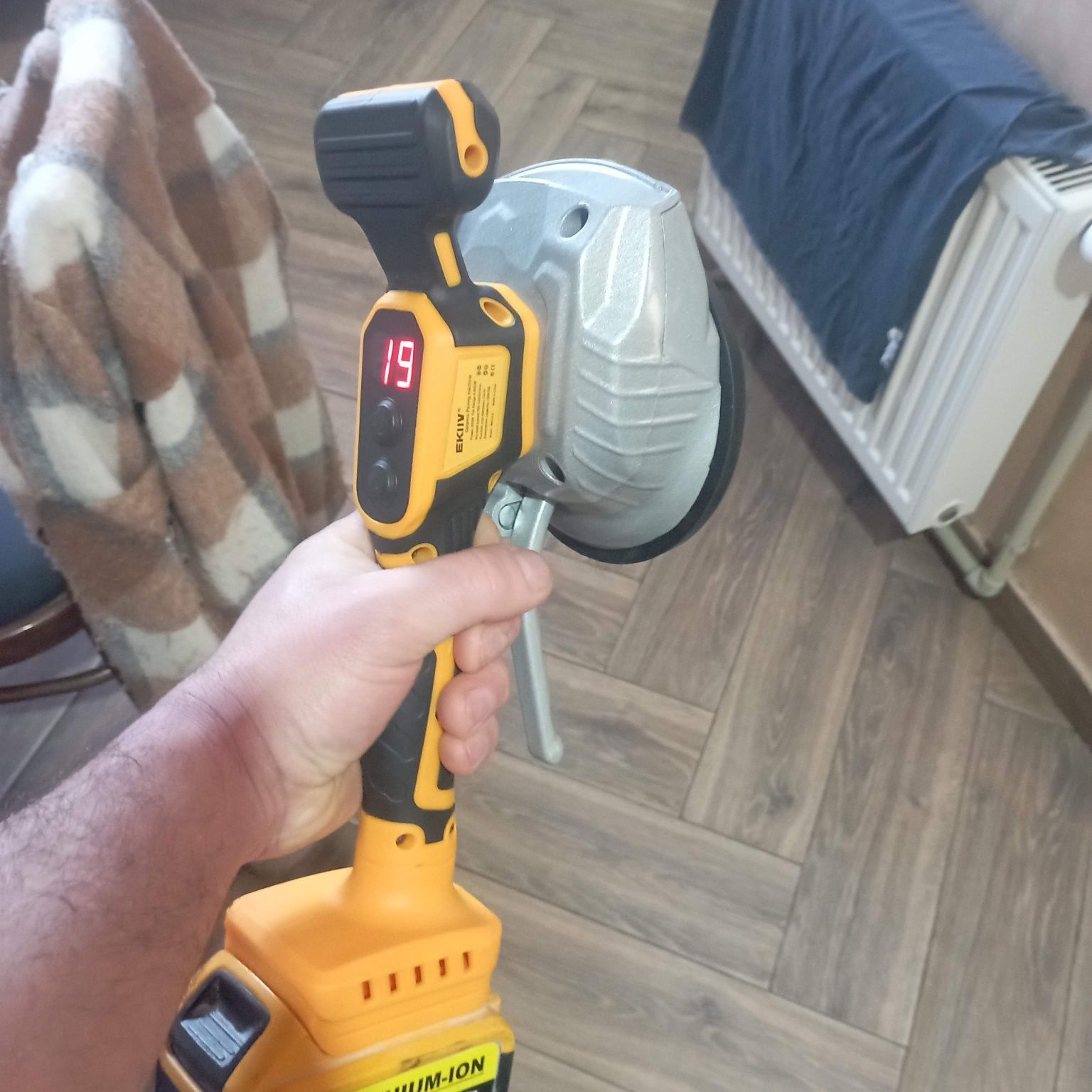 Інструмент DeWalt