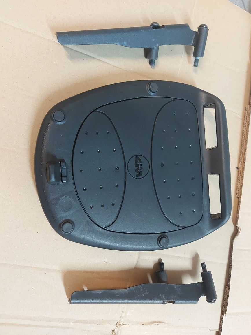 Top Case GIVI Monolock  com o suporte