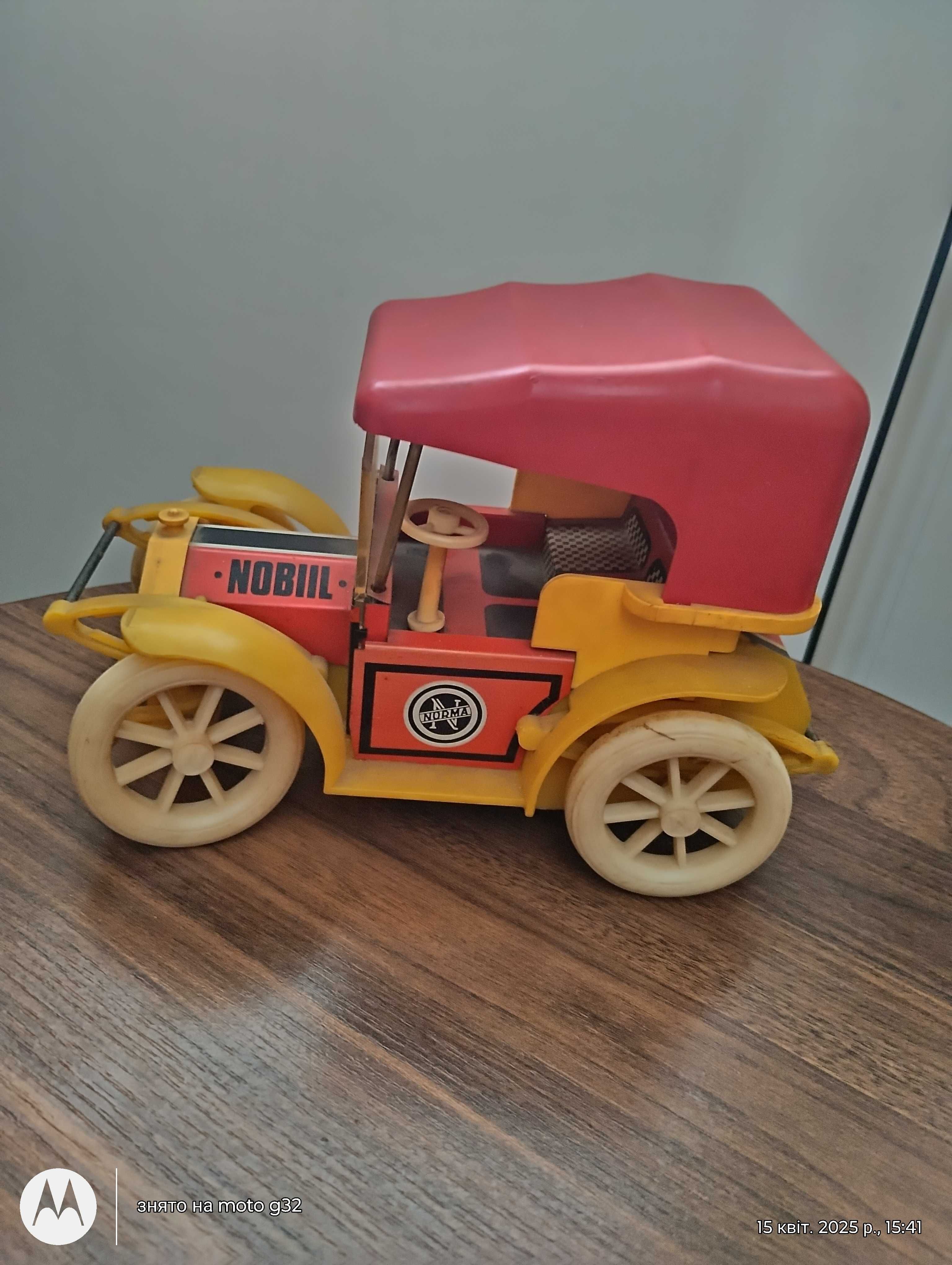 Машинка игрушечная на батарейках (Времён СССР)
