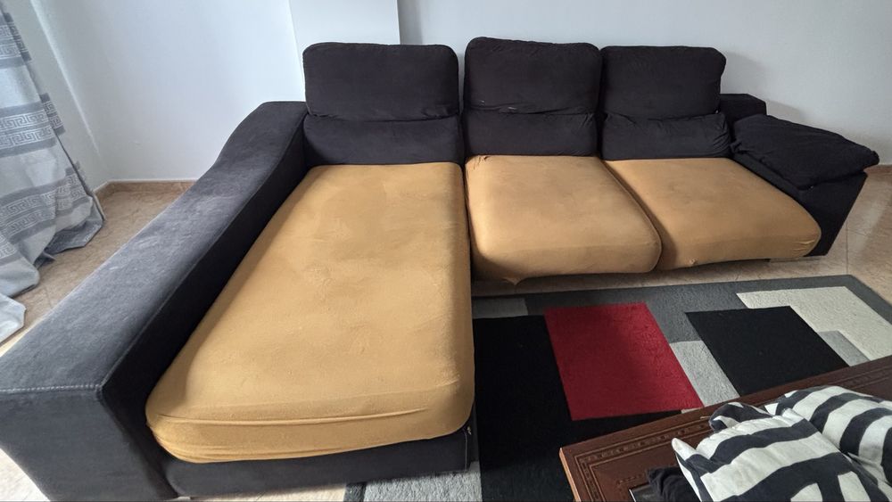 Sofá e mesa de centro