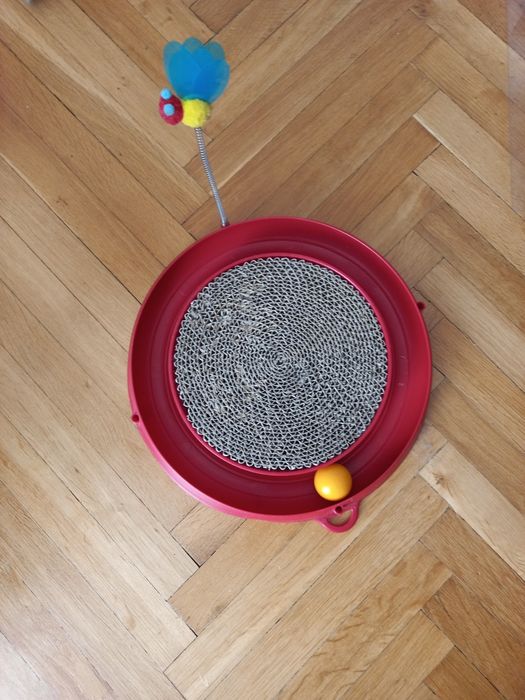Zabawka dla kota do drapania, z kulką