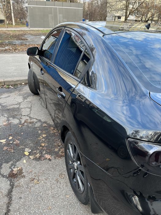 Продам автомобиль Мазда 3