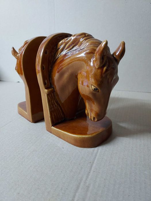 Suporte para Livros – Cabeças de Cavalo em Madeira Castanho Claro