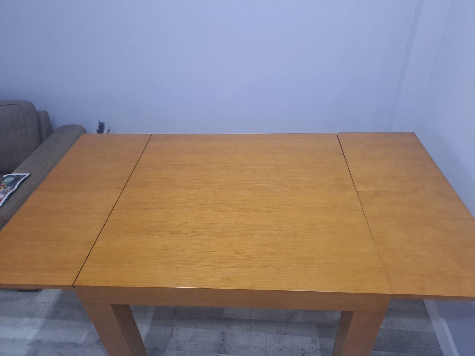 Mesa de cerejeira maciça com 4 cadeiras