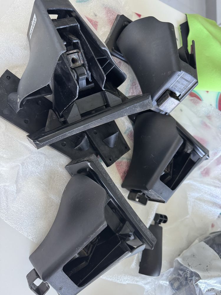Conjunto de apoios para barras de tejadilho
