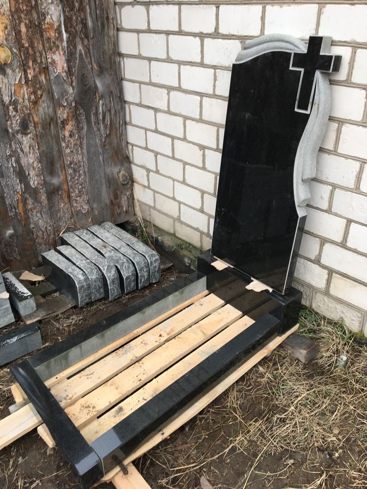 Пам‘ятник на кладовище 7500 грн